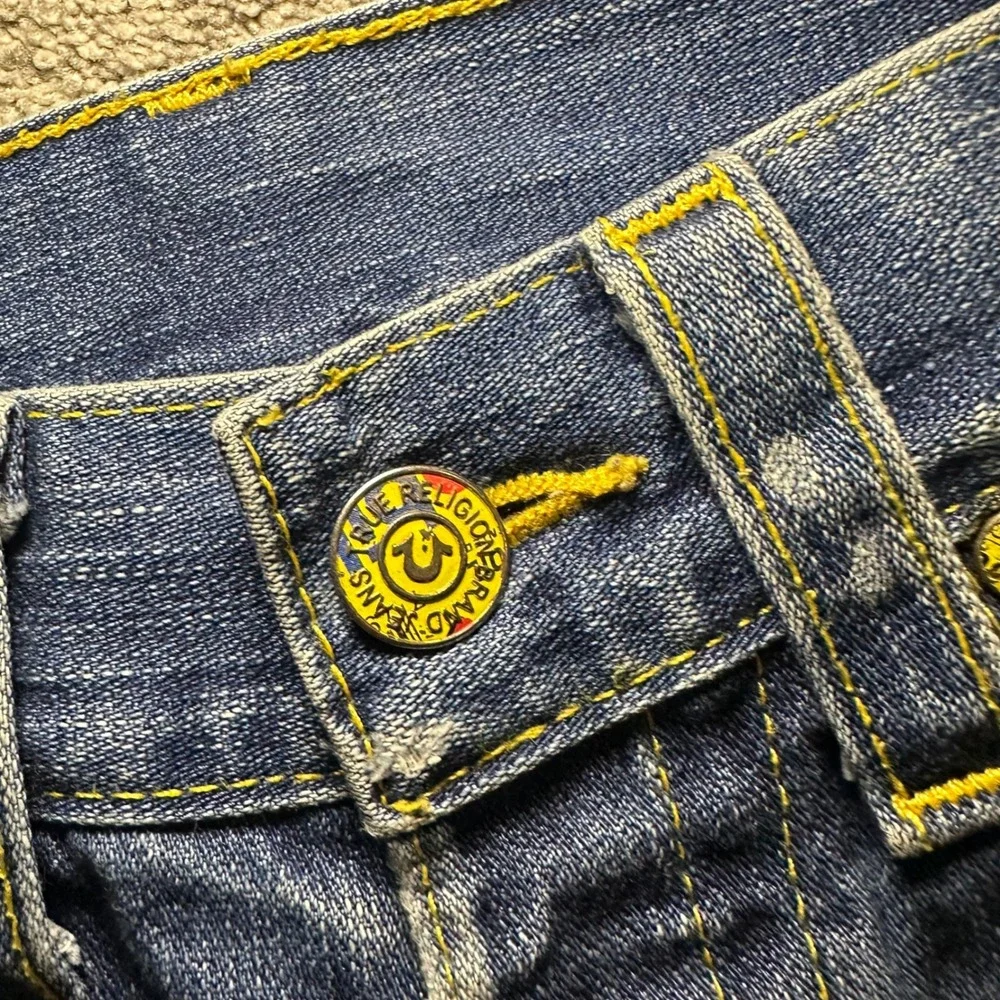 True Religion Jeans Women 26 (Fit 29x32) Blue Skull Rose Patch Slim Straight Y2K - Picture 12 of 15